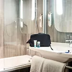 Ibis Centre Hotel 3*