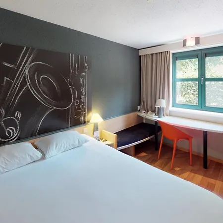 Ibis Centre 3* 디넝