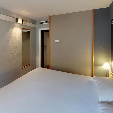 Hotel Ibis Centre 3*