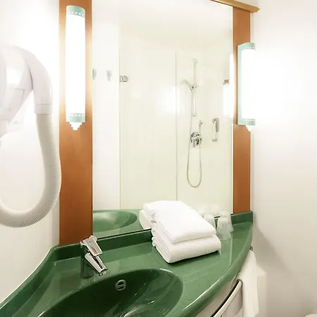 Ibis Centre Hotel 3*