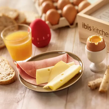 Ibis Centre Hotel 3*