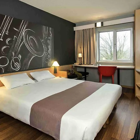 Ibis Centre Hotel 3*