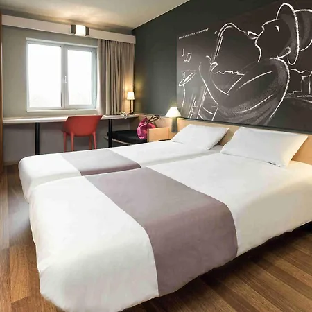 Ibis Centre Hotel 3*