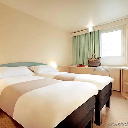 Ibis Centre Hotel 3*