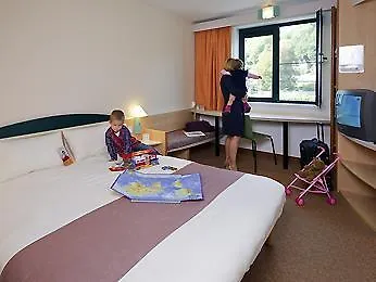 Ibis Centre Hotel 3*