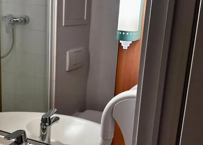 ホテル イビス センター ディナン