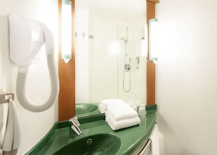 Ibis Centre Hotel 3*