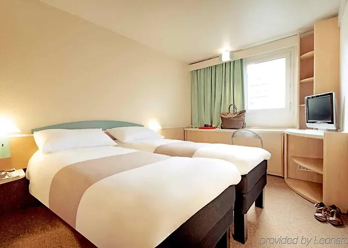 Ibis Centre Hotel 3*